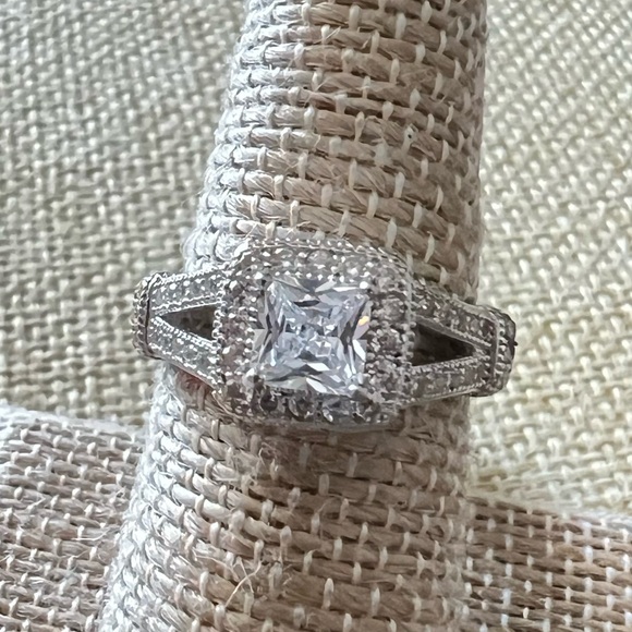 New CZ Cubic Zirconia Sterling Silver Ring Size 7 - Picture 5 of 9